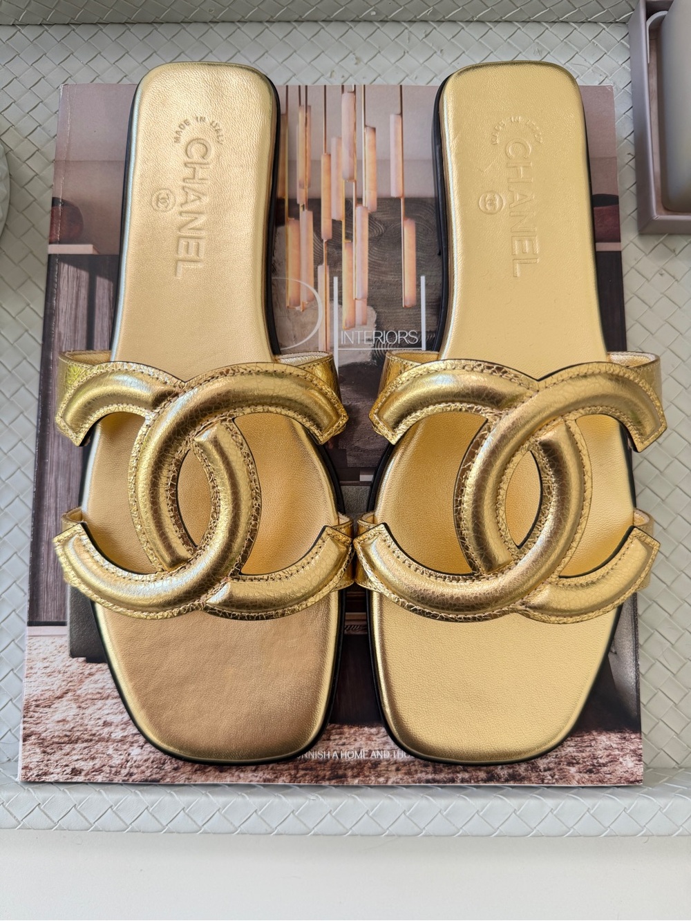 Chanel SS 26 Blazy Gold Crackled Leather CC Logo Slides Flat Mules Sandals 41 - Picture 5 of 17